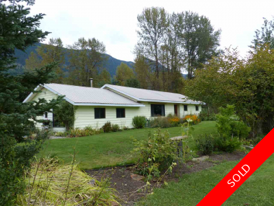 Pemberton Meadows House for sale: 3 bedroom 2,160 sq.ft. (Listed 2016-09-17)