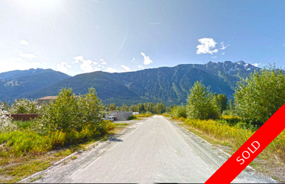 Pemberton Duplex for sale: 3 bedroom 1,045 sq.ft. (Listed 2017-10-12)